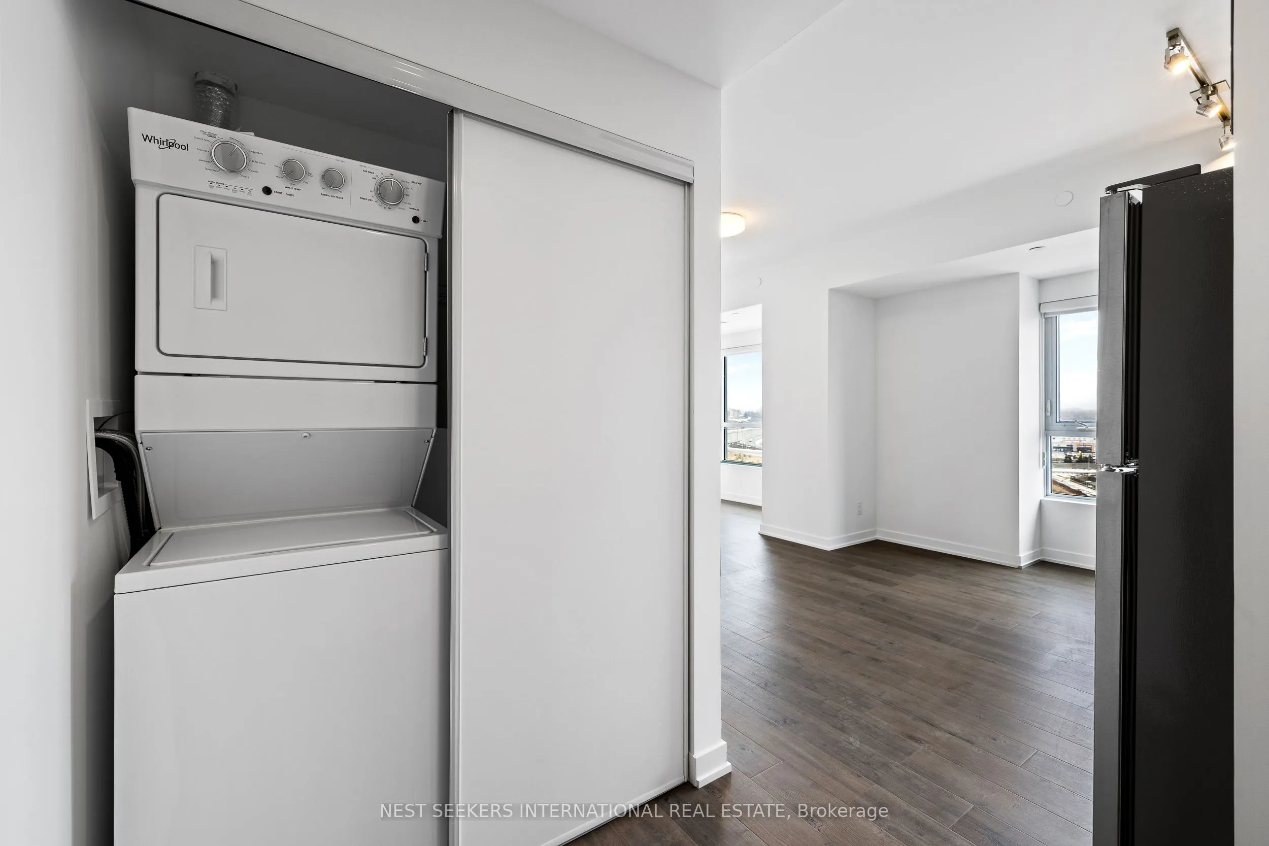 56 Lakeside Terrace, #1001