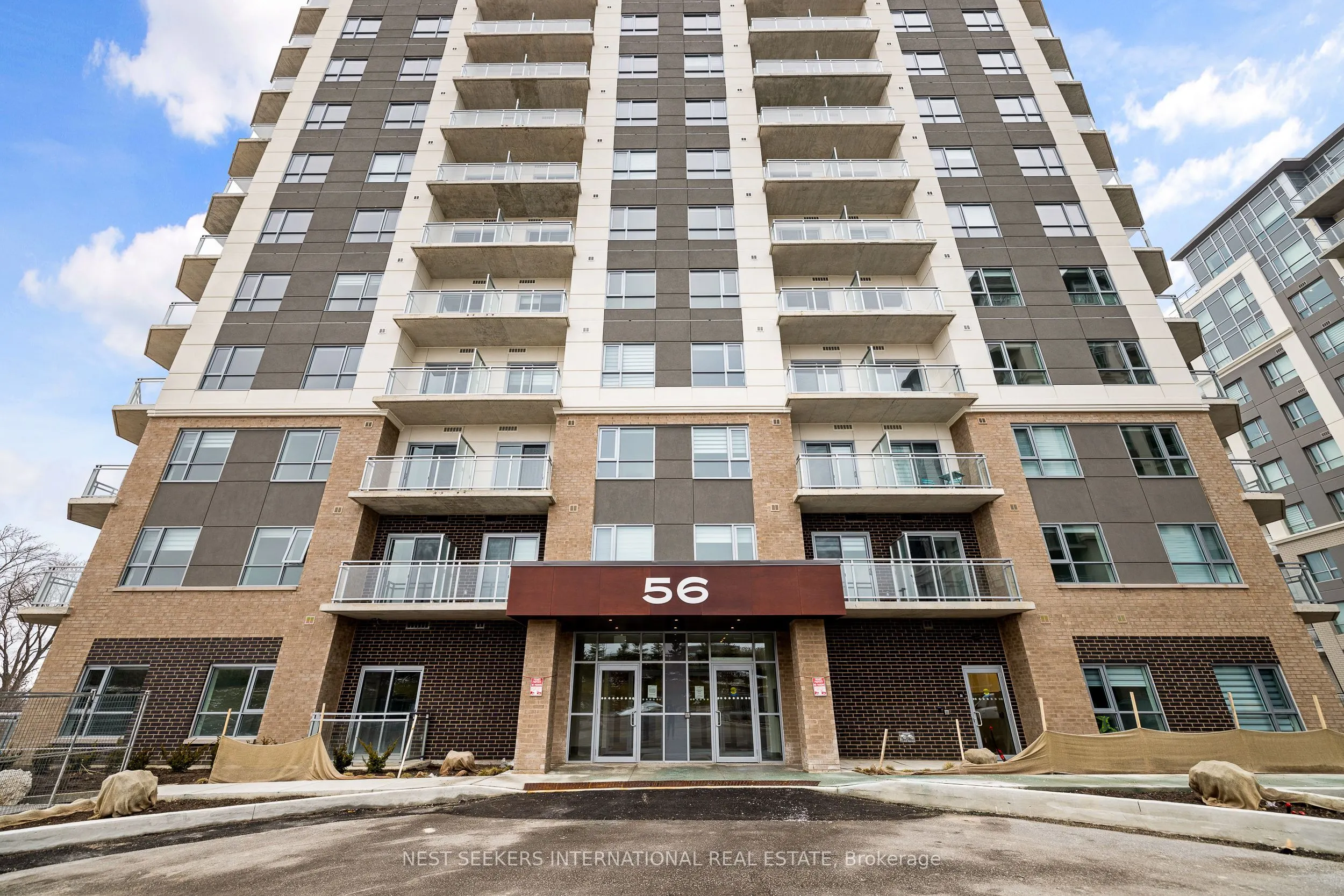 56 Lakeside Terrace, #1001