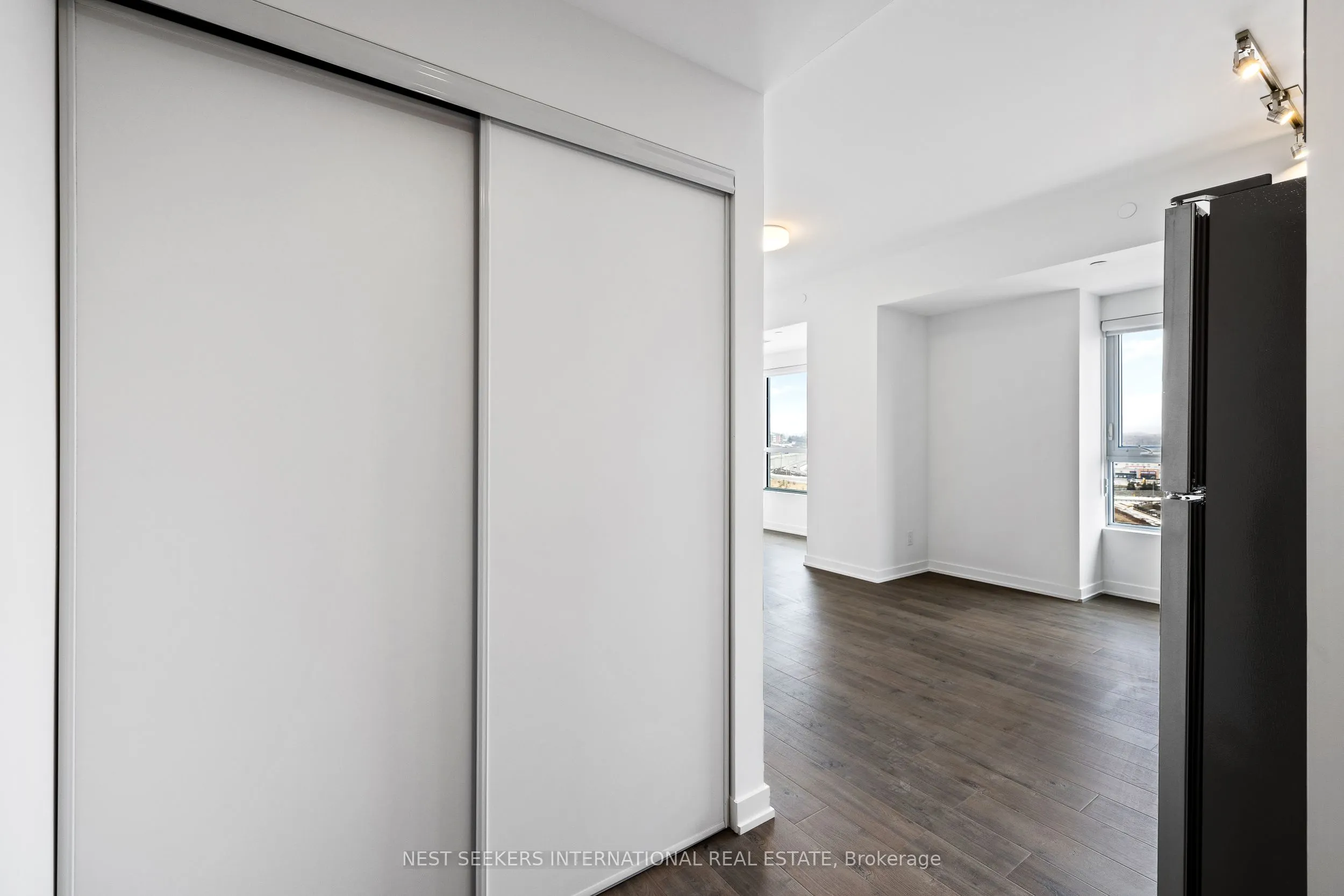 56 Lakeside Terrace, #1001