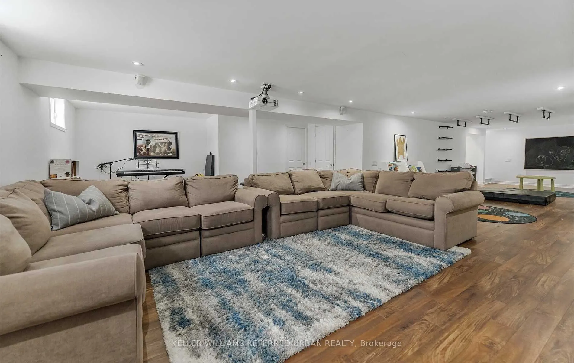 886 Sixth Street