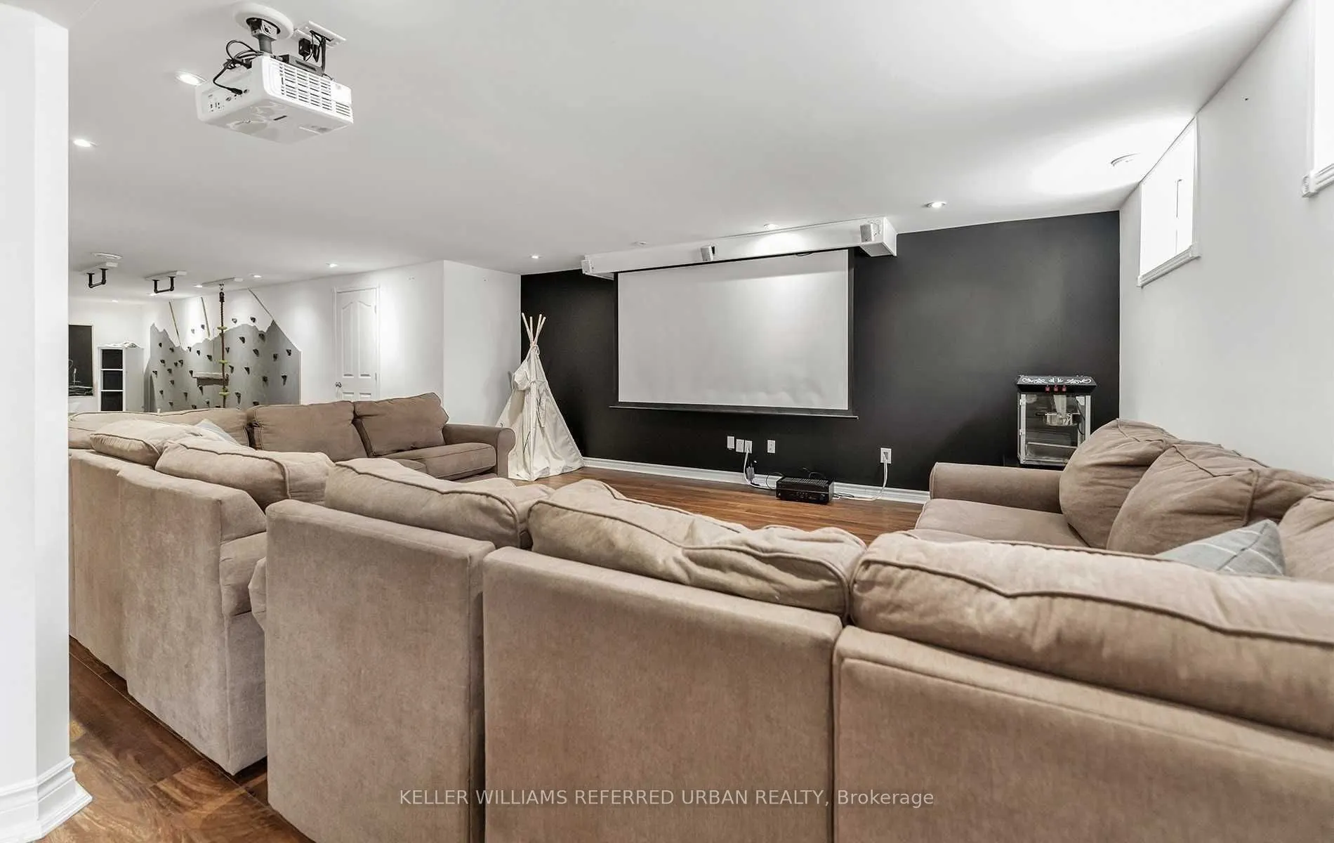 886 Sixth Street