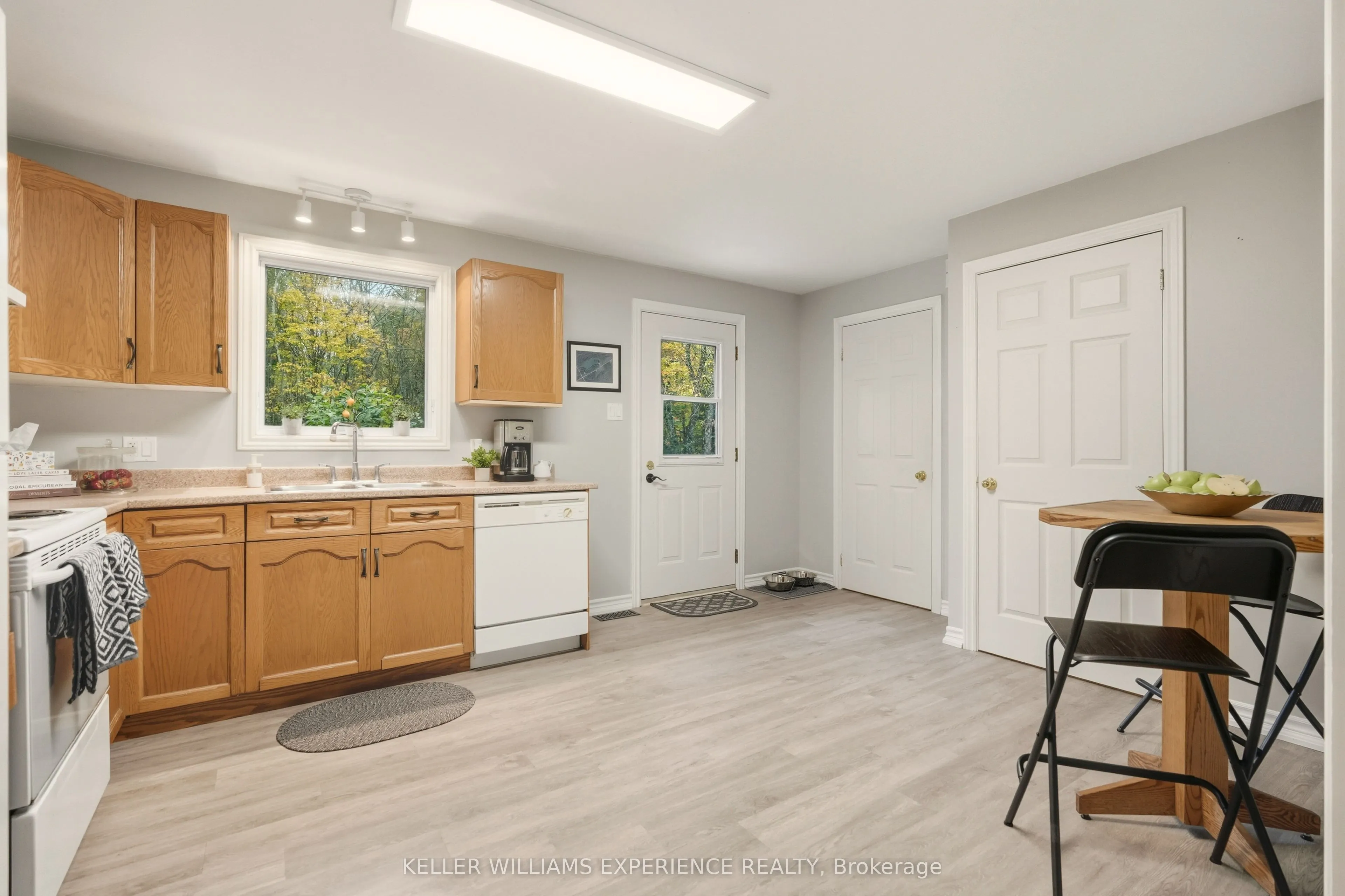 2372 Kinnear Side Road