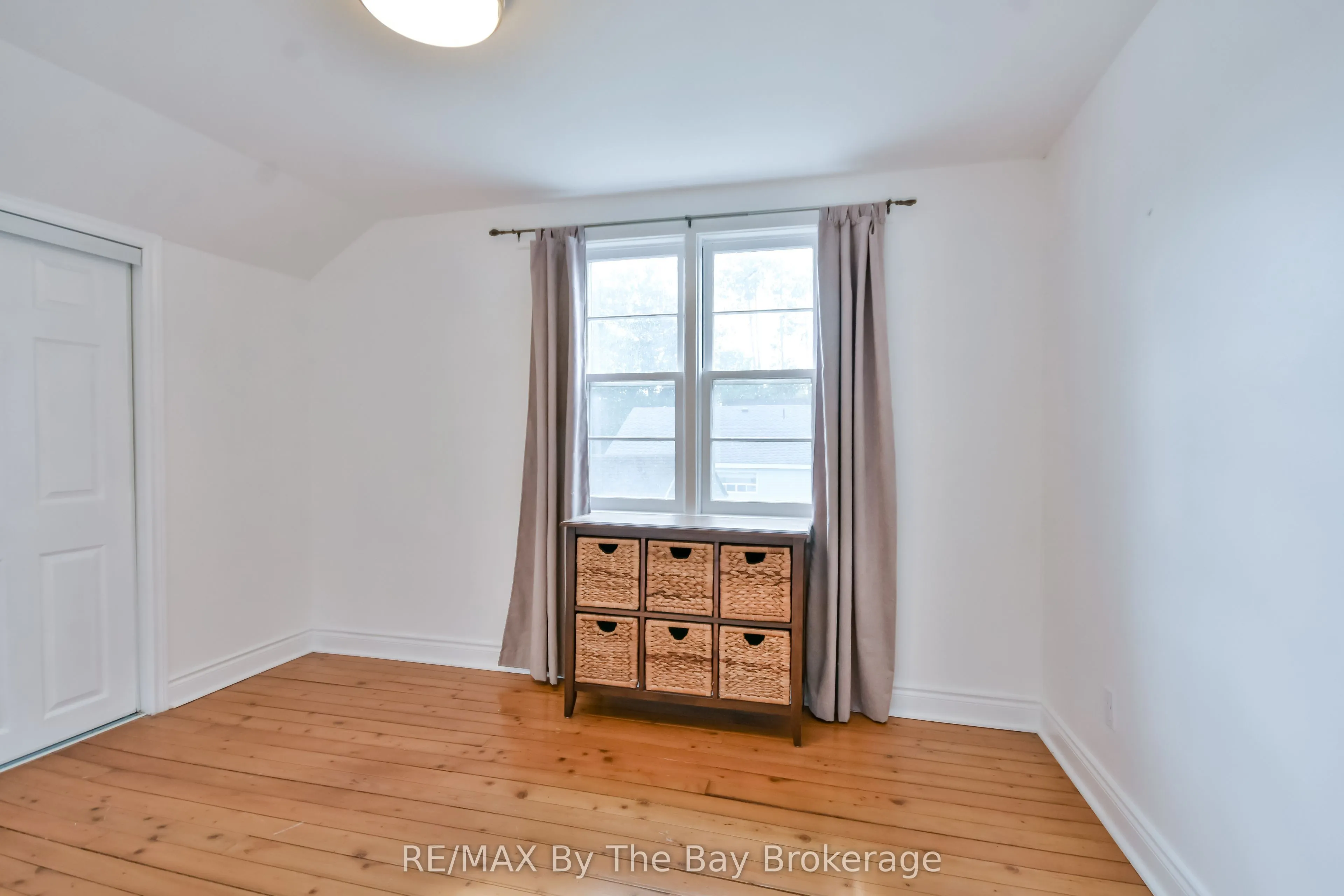 1067 Mosley Street