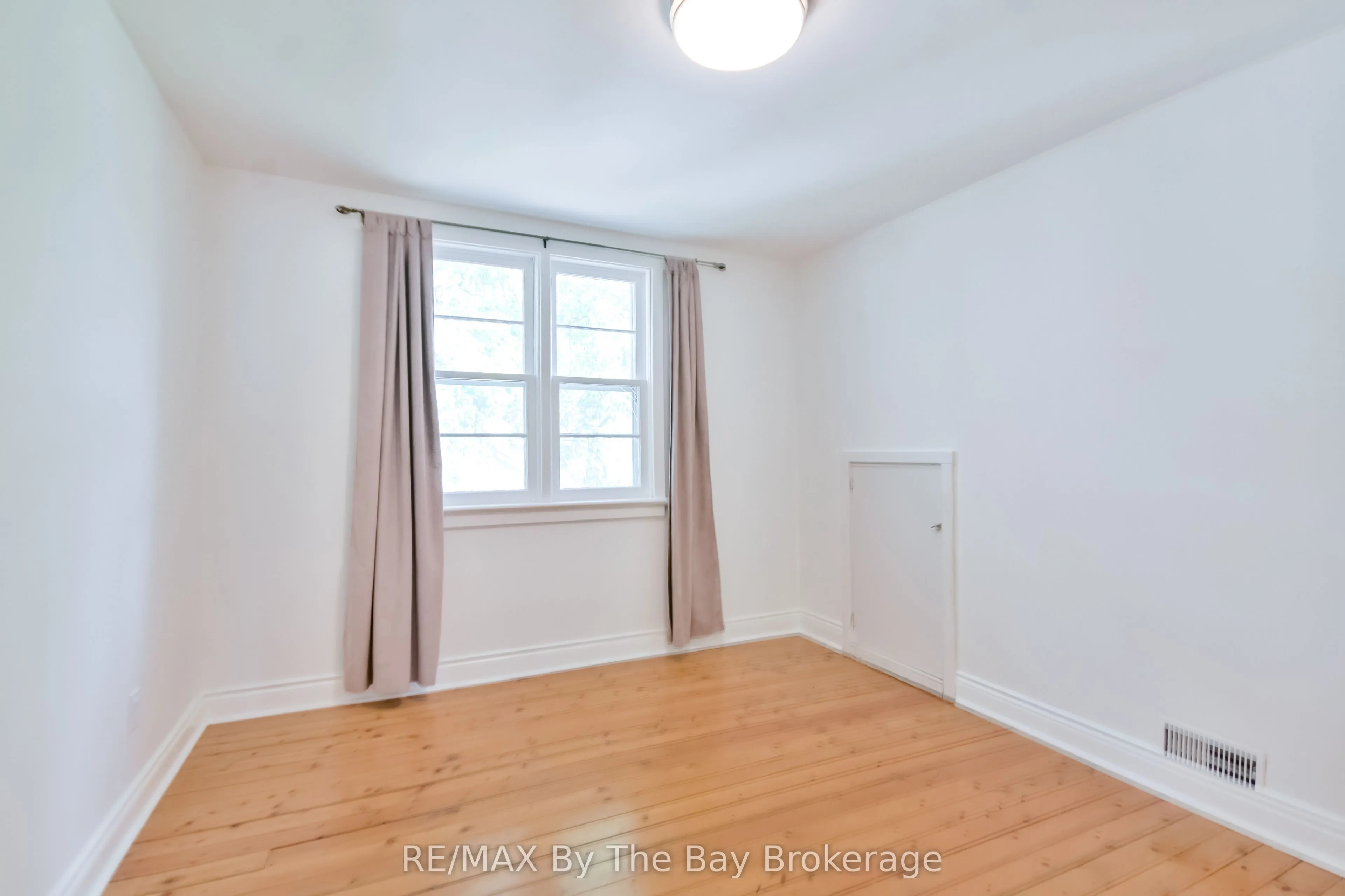 1067 Mosley Street