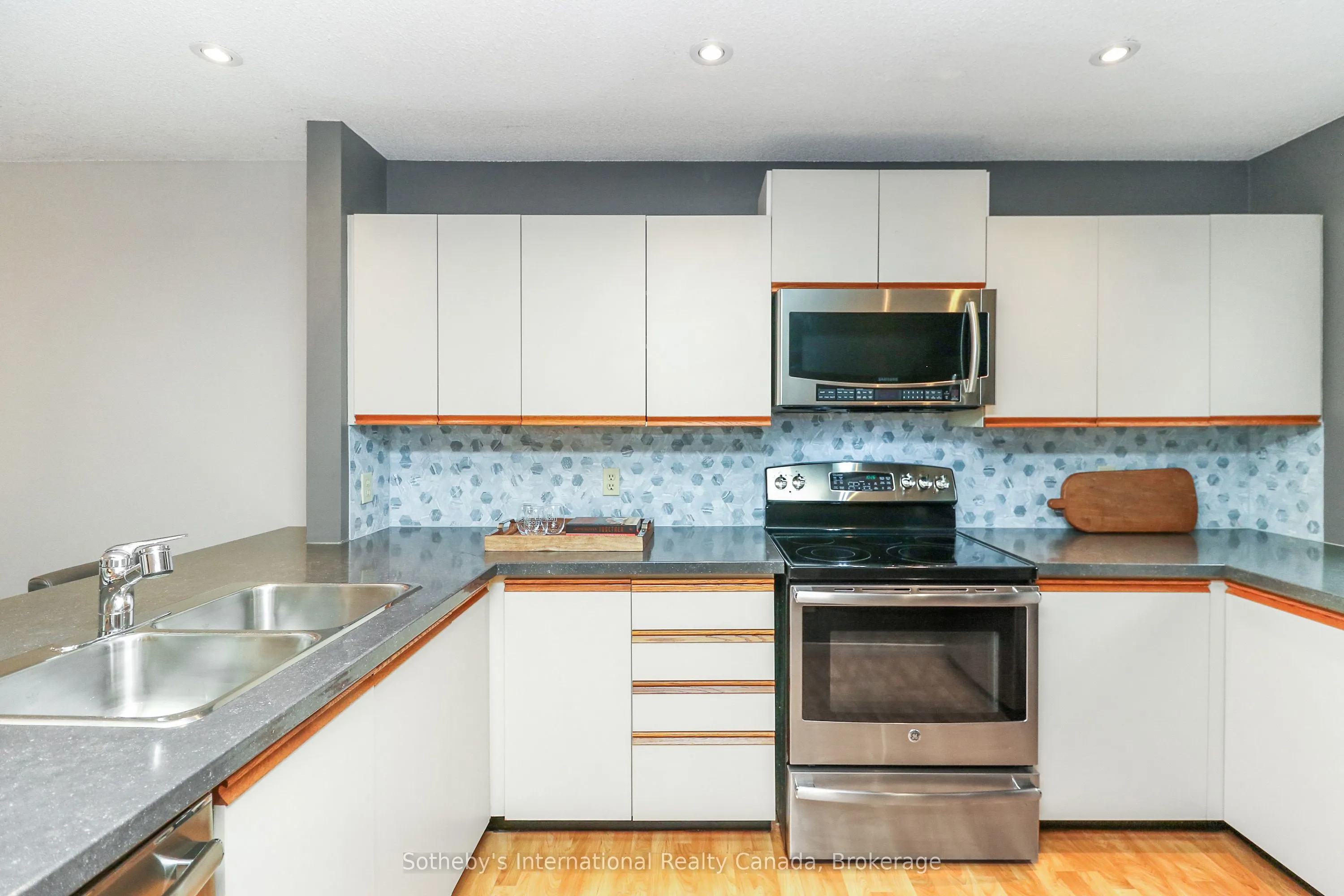408 Mariners Way, #25