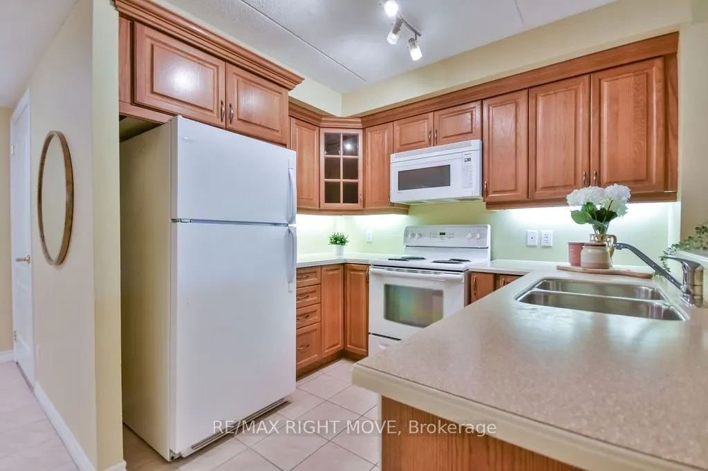 486 Laclie Street, #313