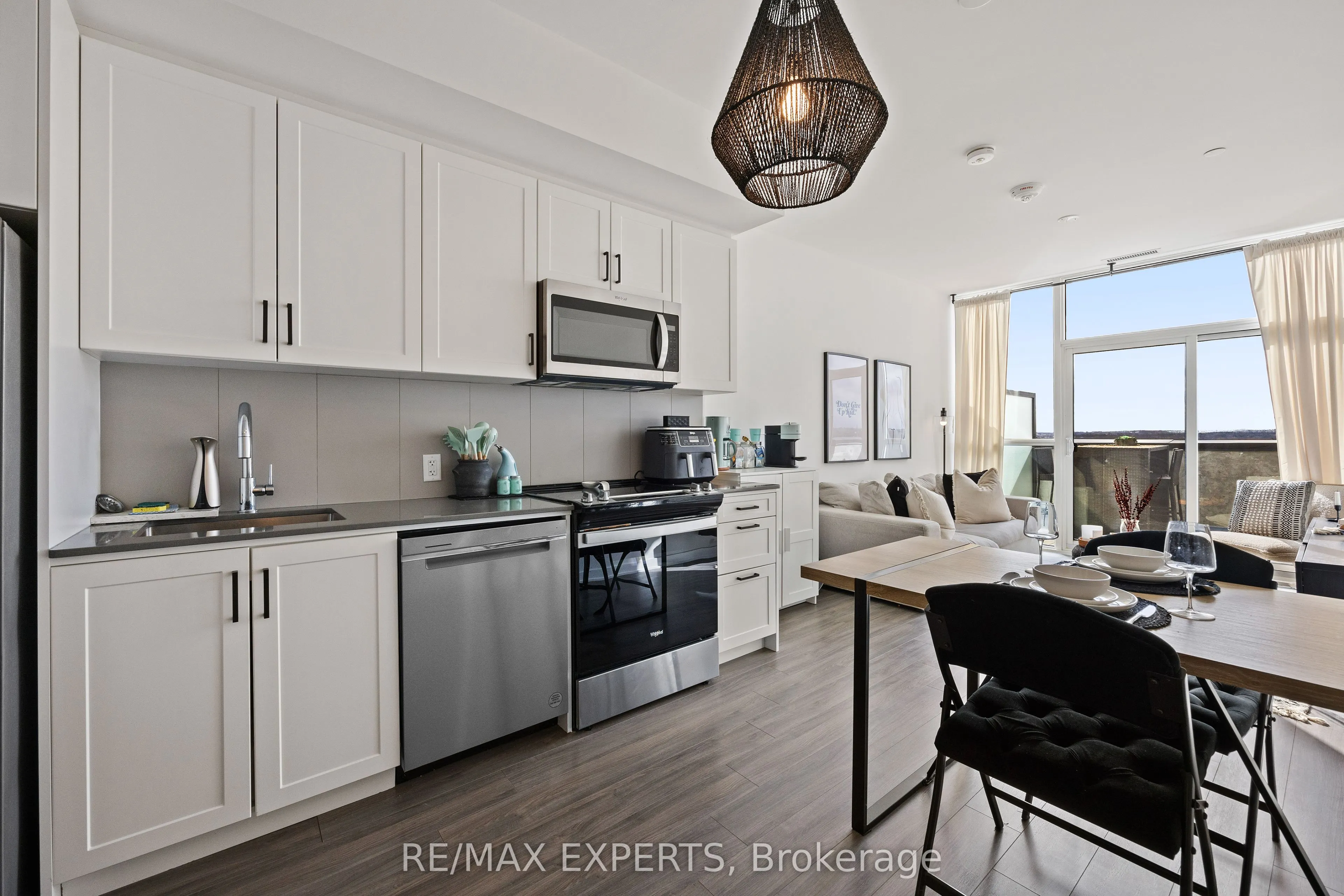 681 Yonge Street, #707