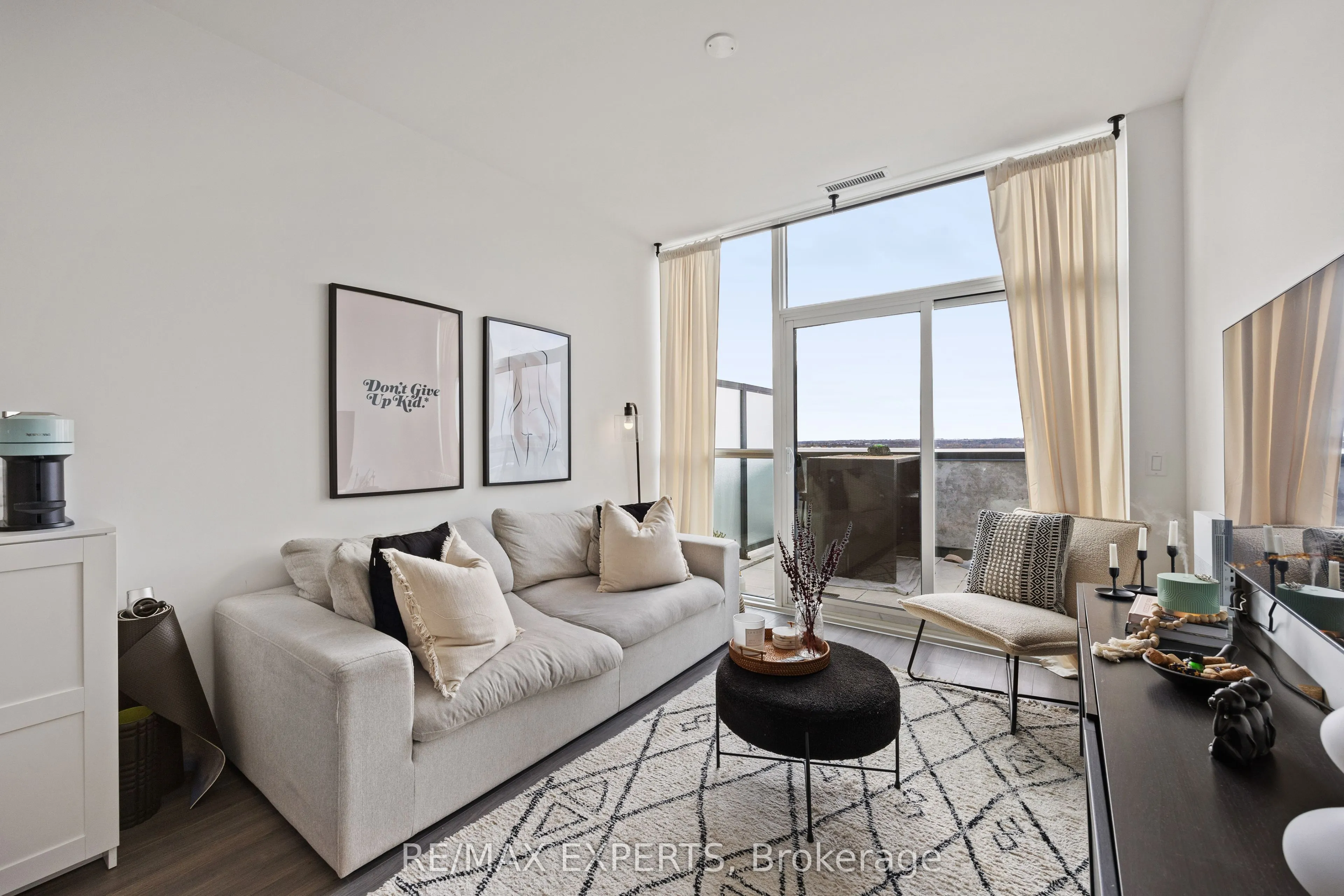 681 Yonge Street, #707
