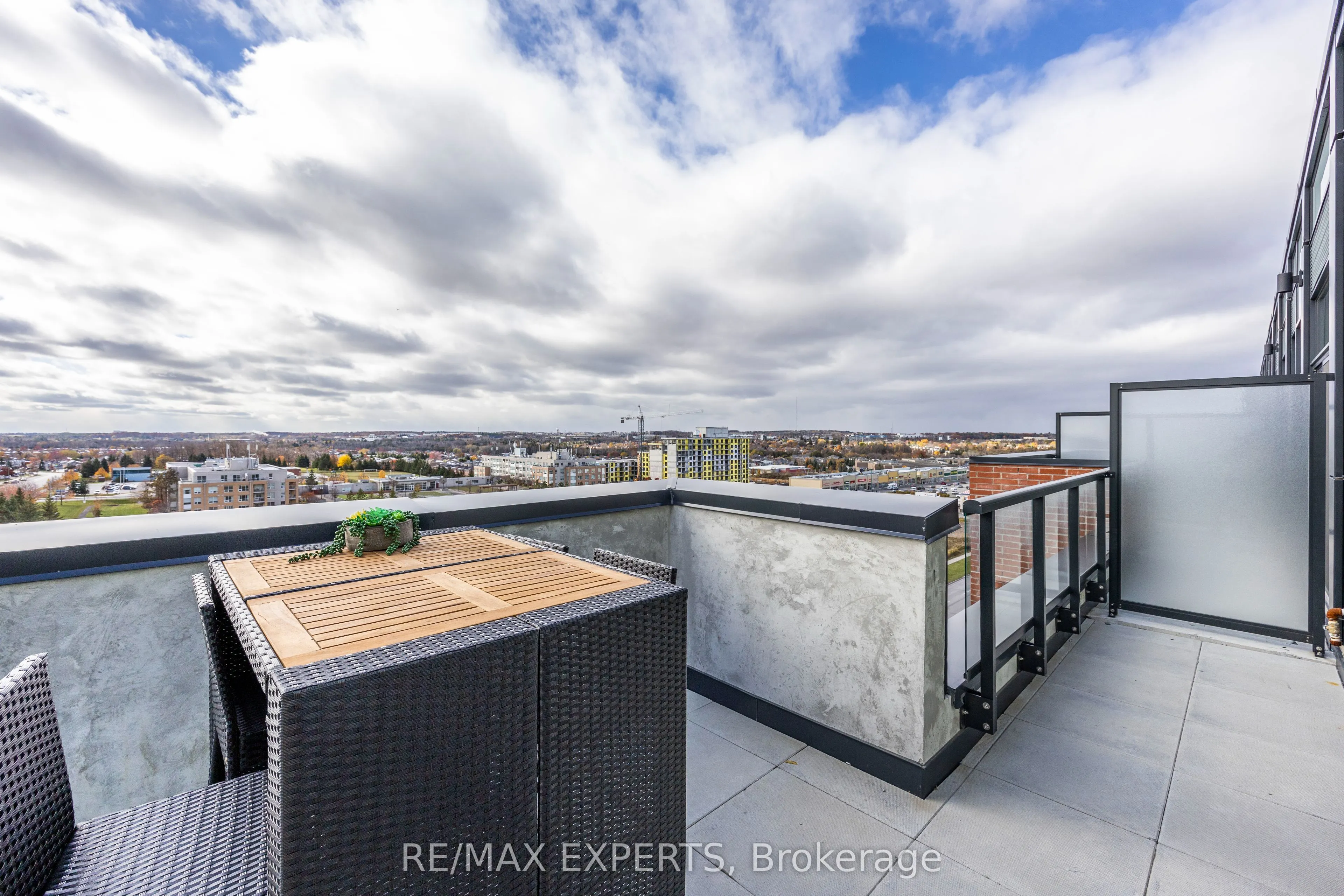 681 Yonge Street, #707