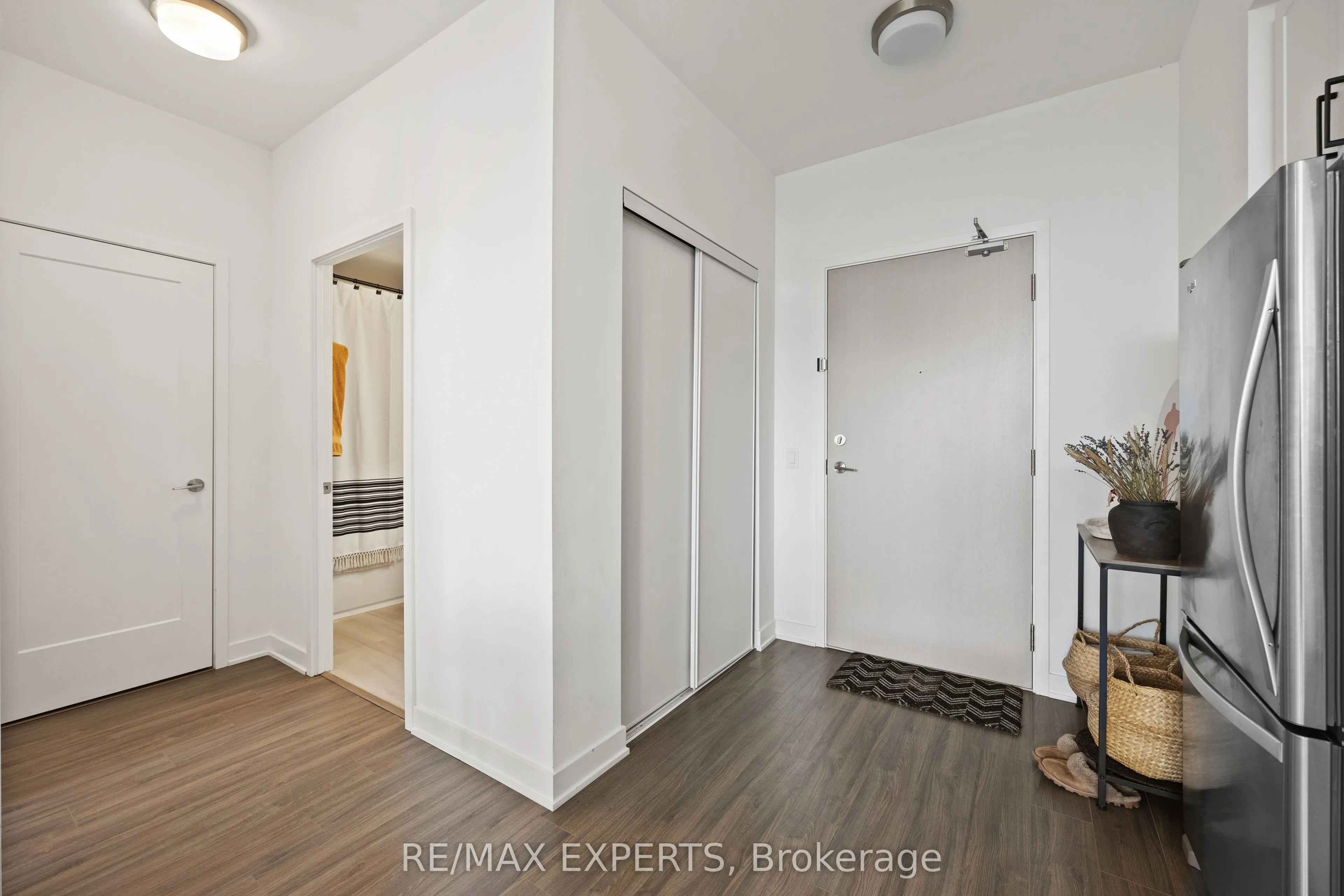 681 Yonge Street, #707