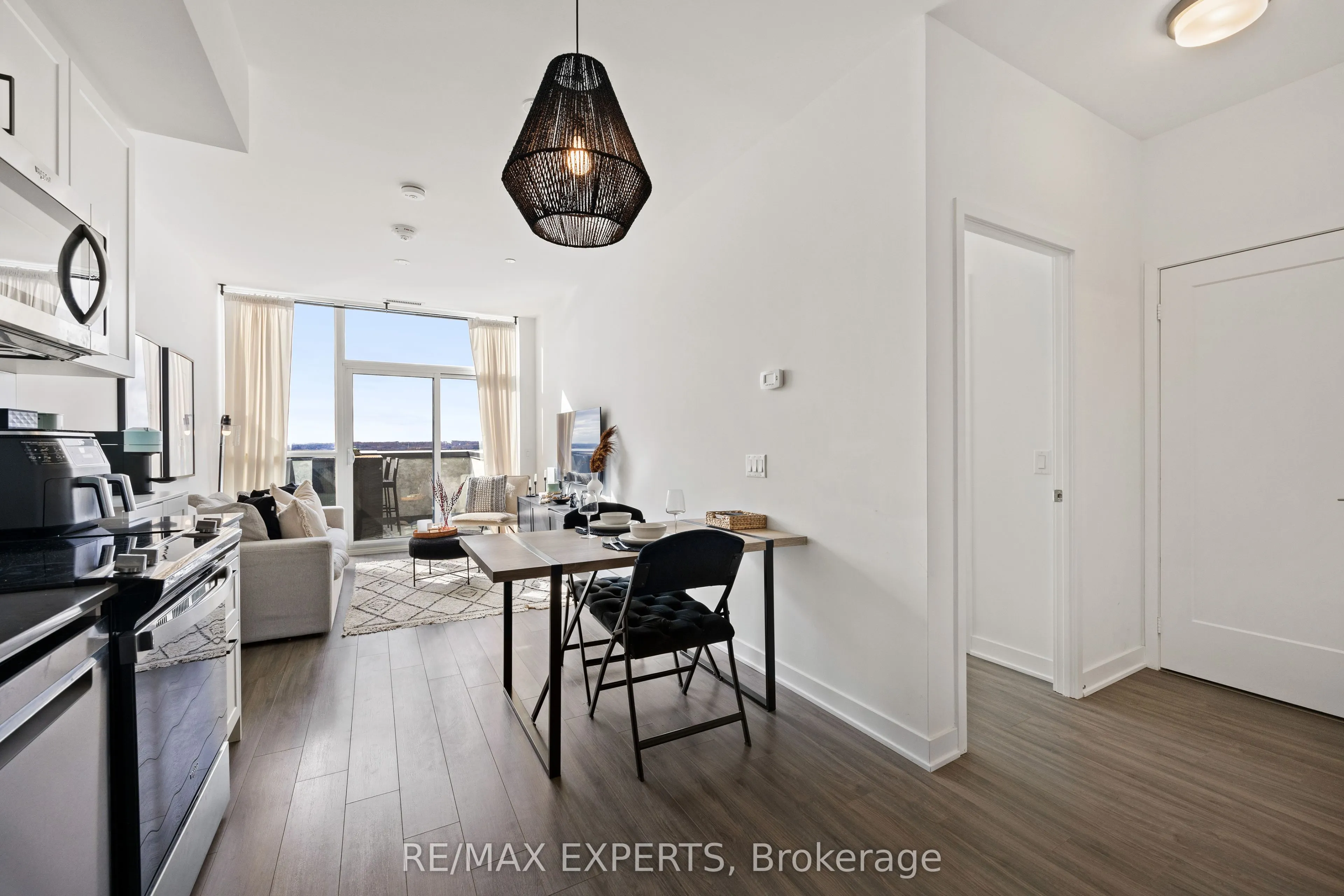 681 Yonge Street, #707