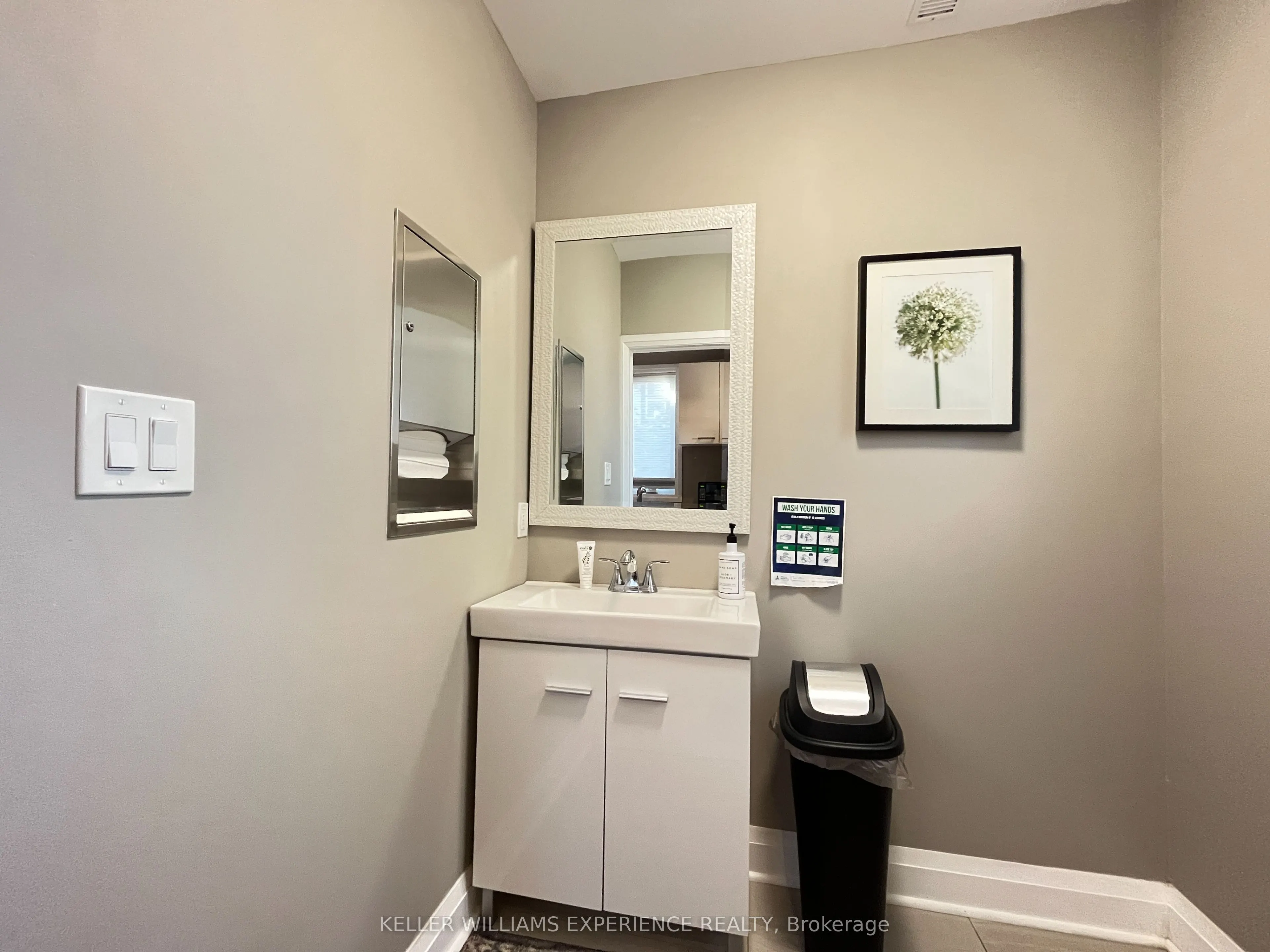 63 Mary Street, #Front Office
