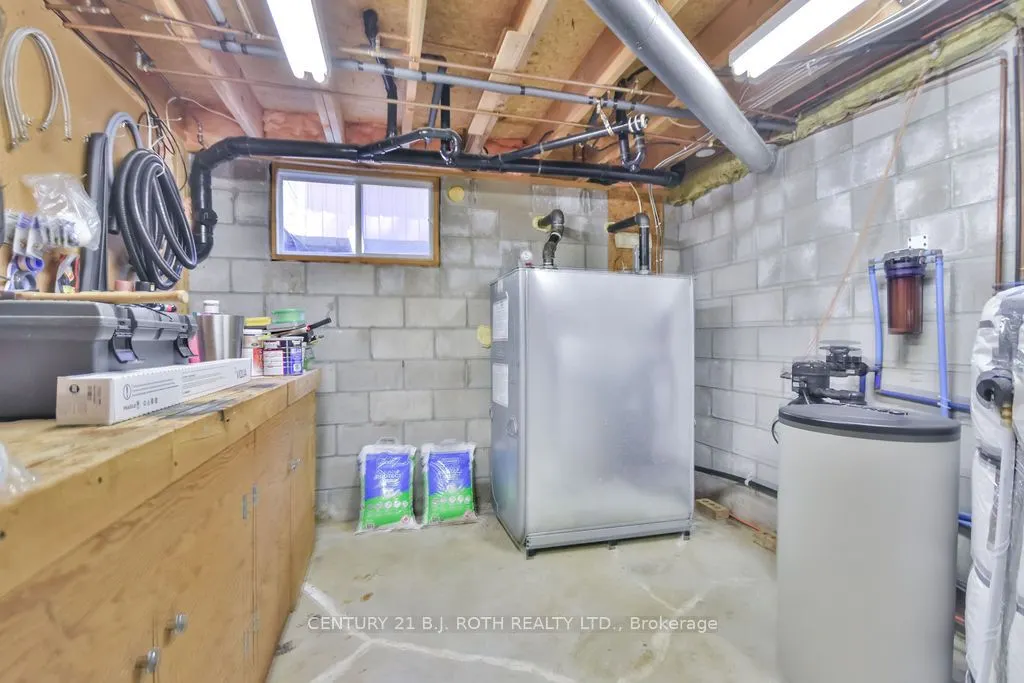 1059 Birchcliffe Crescent
