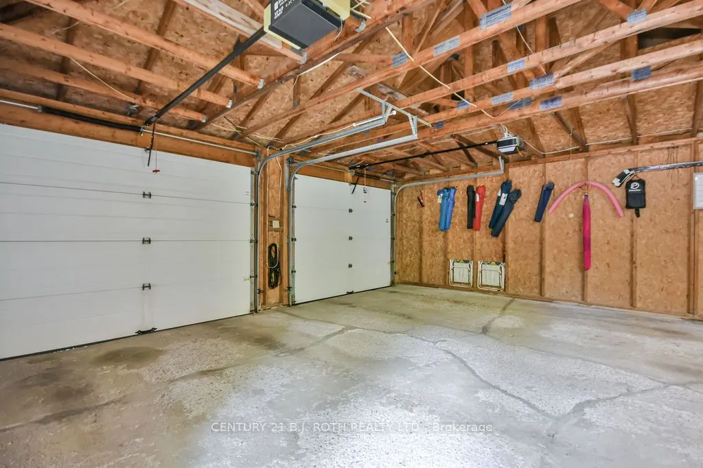 1059 Birchcliffe Crescent