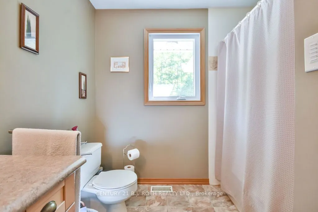 1059 Birchcliffe Crescent