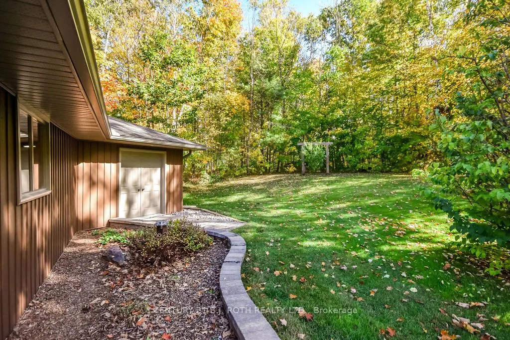 1059 Birchcliffe Crescent