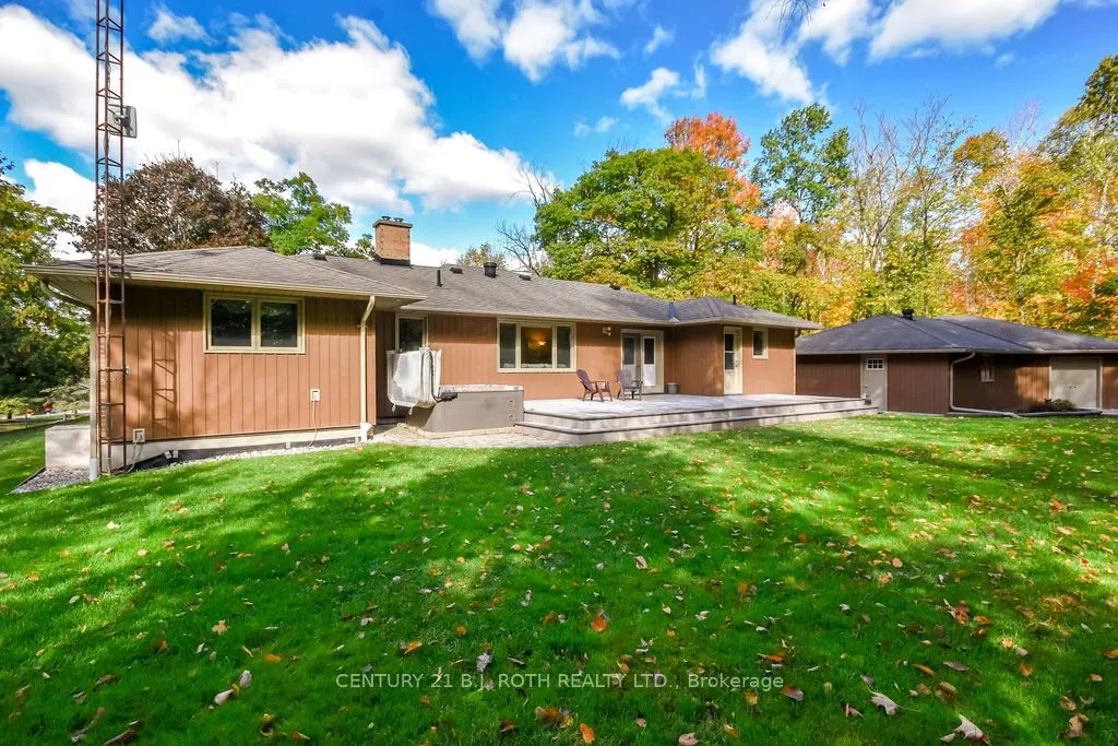 1059 Birchcliffe Crescent