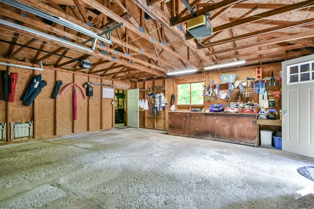 1059 Birchcliffe Crescent