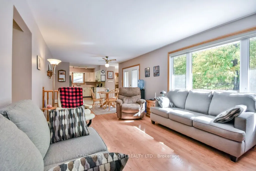 1059 Birchcliffe Crescent