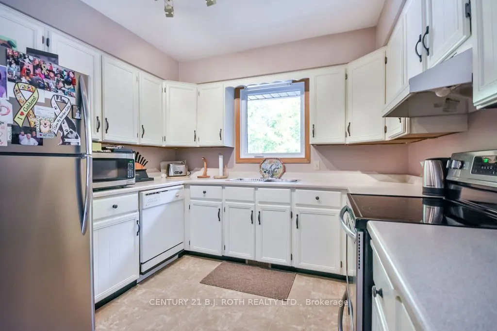 1059 Birchcliffe Crescent