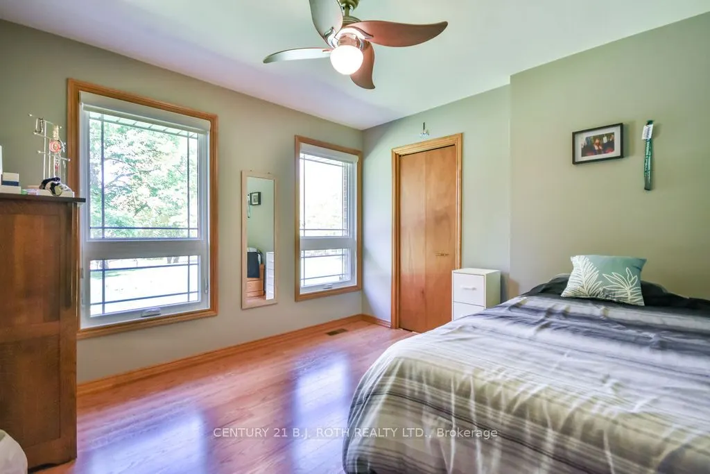 1059 Birchcliffe Crescent