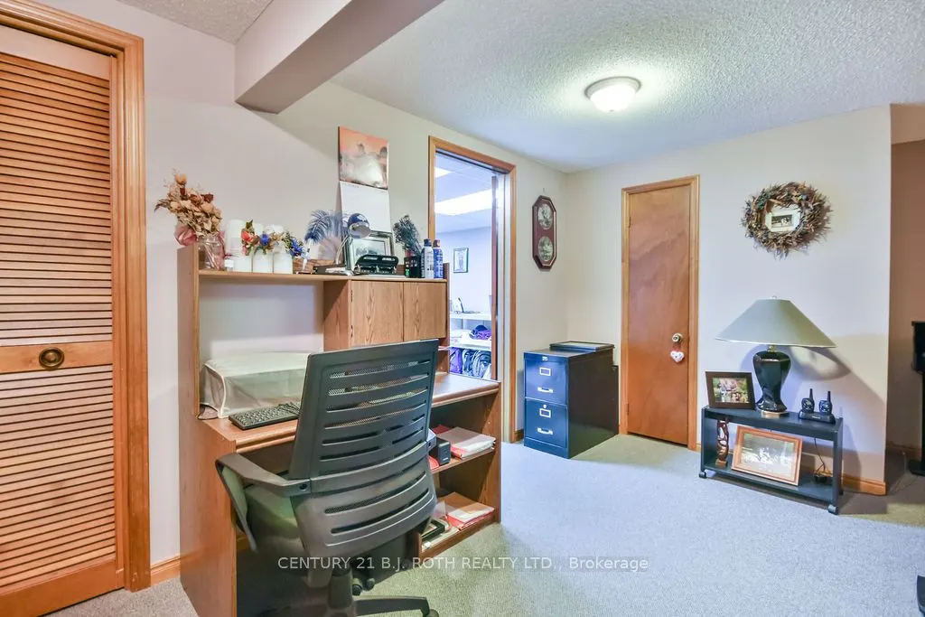 1059 Birchcliffe Crescent