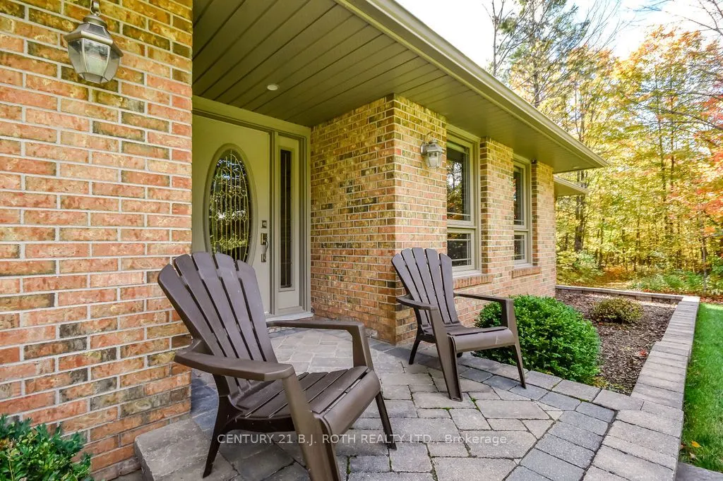 1059 Birchcliffe Crescent
