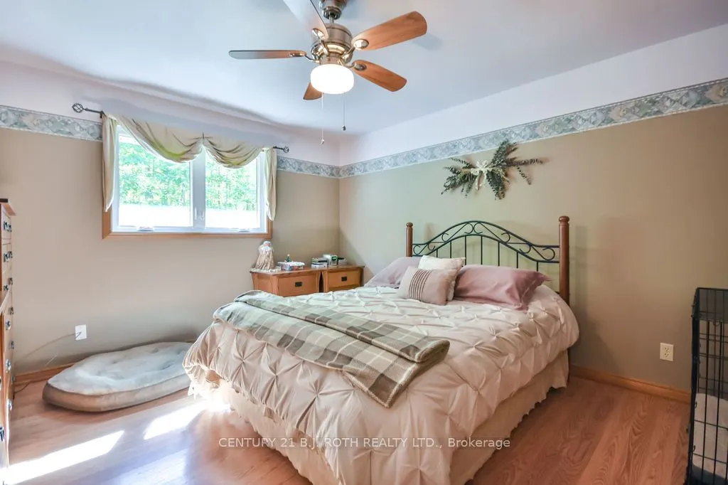 1059 Birchcliffe Crescent