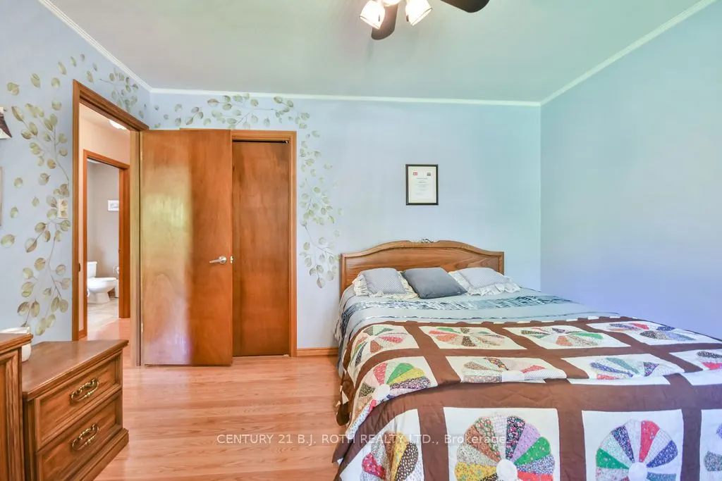 1059 Birchcliffe Crescent