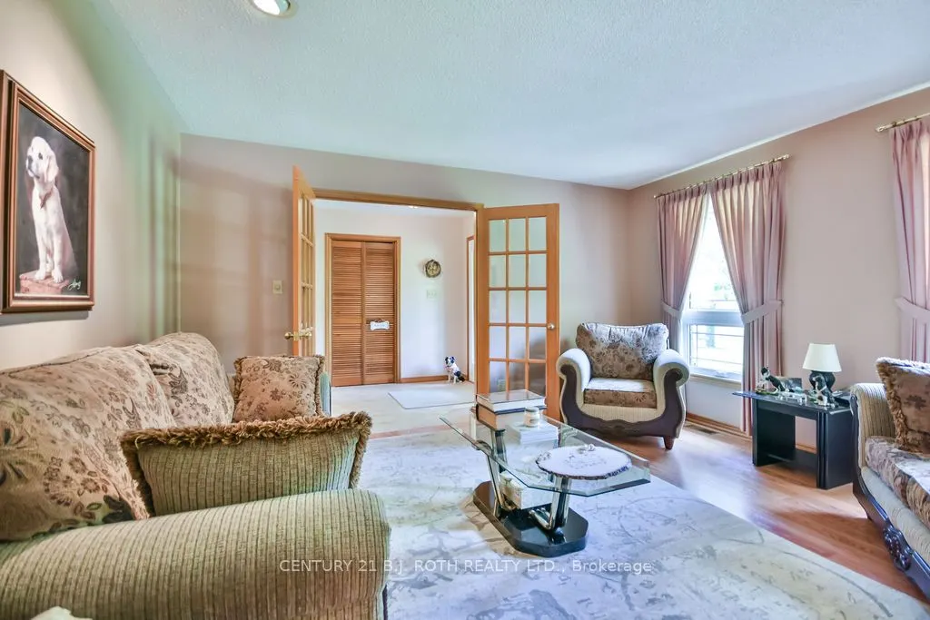 1059 Birchcliffe Crescent