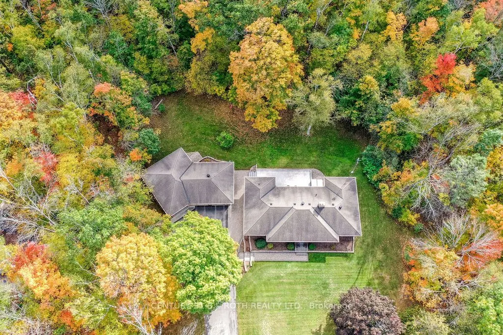 1059 Birchcliffe Crescent