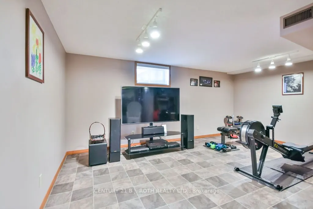 1059 Birchcliffe Crescent