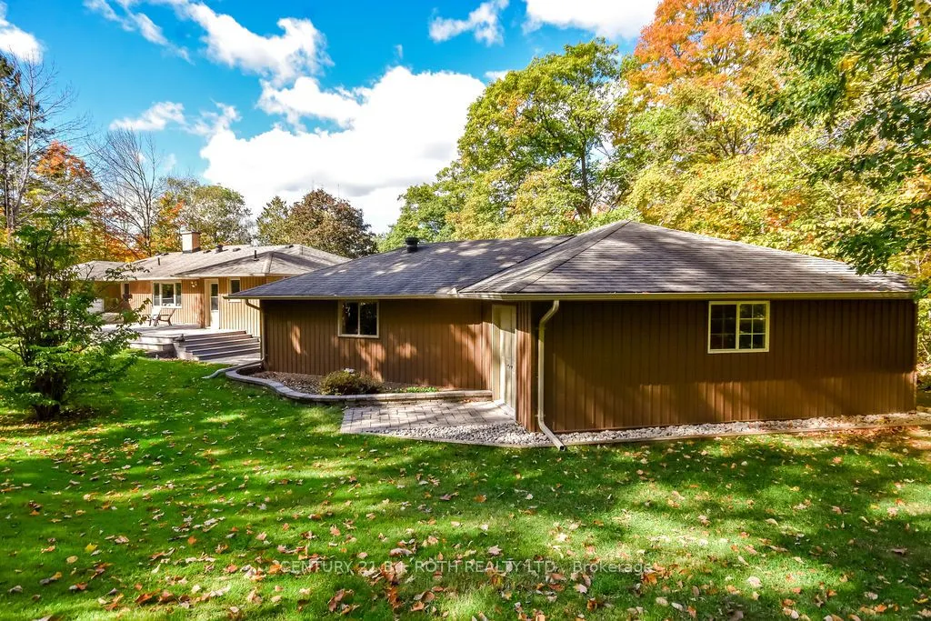 1059 Birchcliffe Crescent