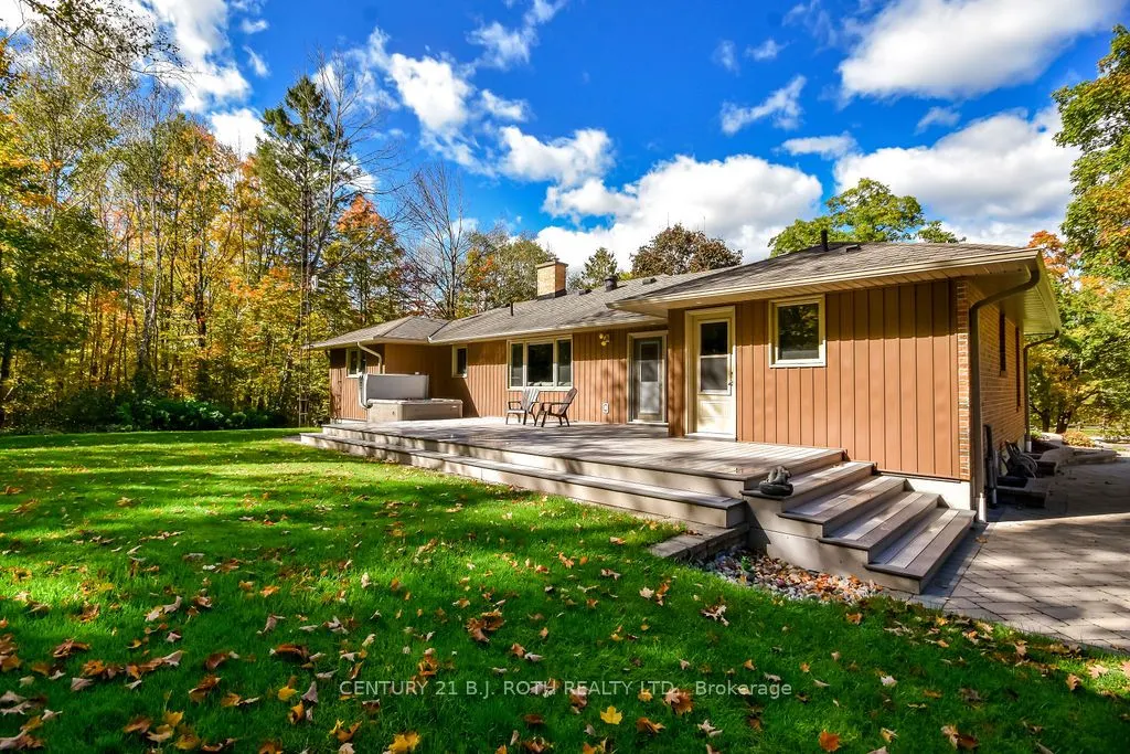 1059 Birchcliffe Crescent