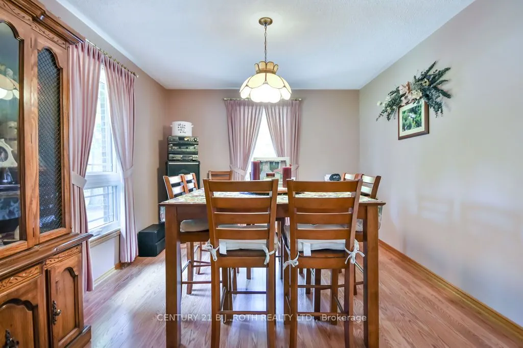 1059 Birchcliffe Crescent