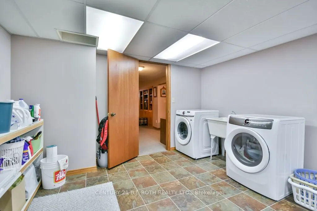 1059 Birchcliffe Crescent