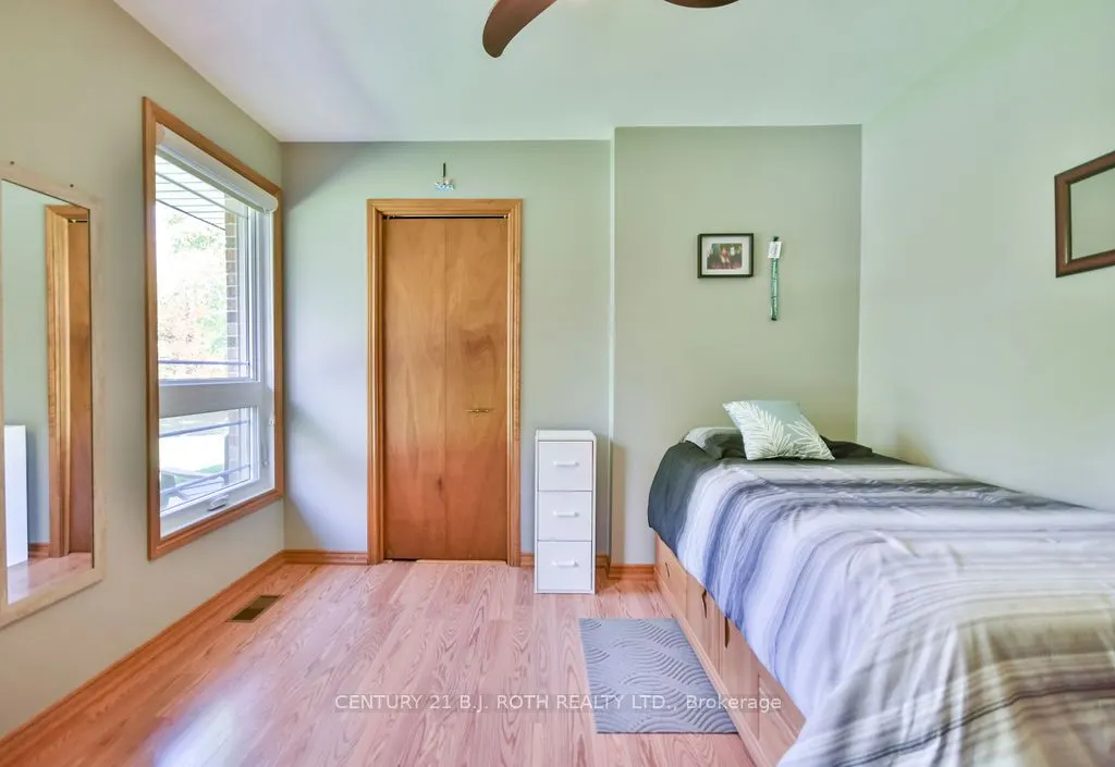 1059 Birchcliffe Crescent