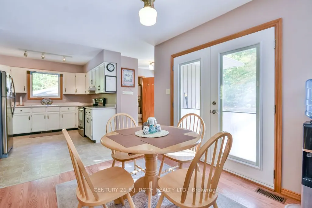 1059 Birchcliffe Crescent