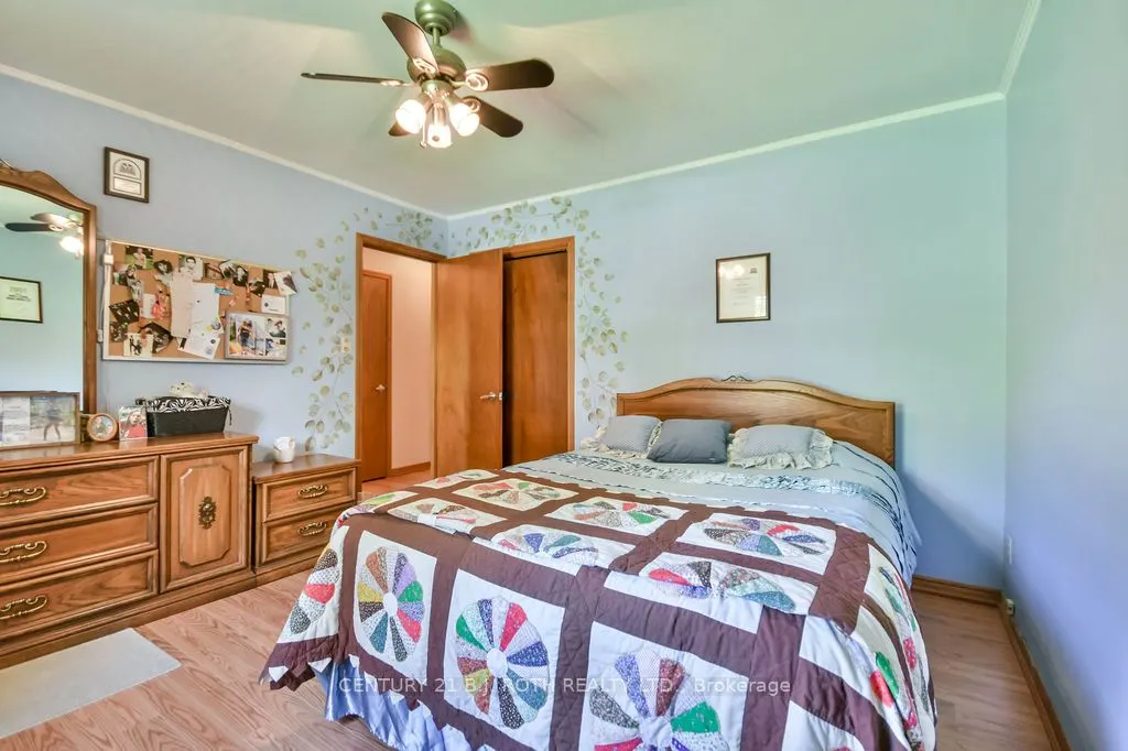 1059 Birchcliffe Crescent