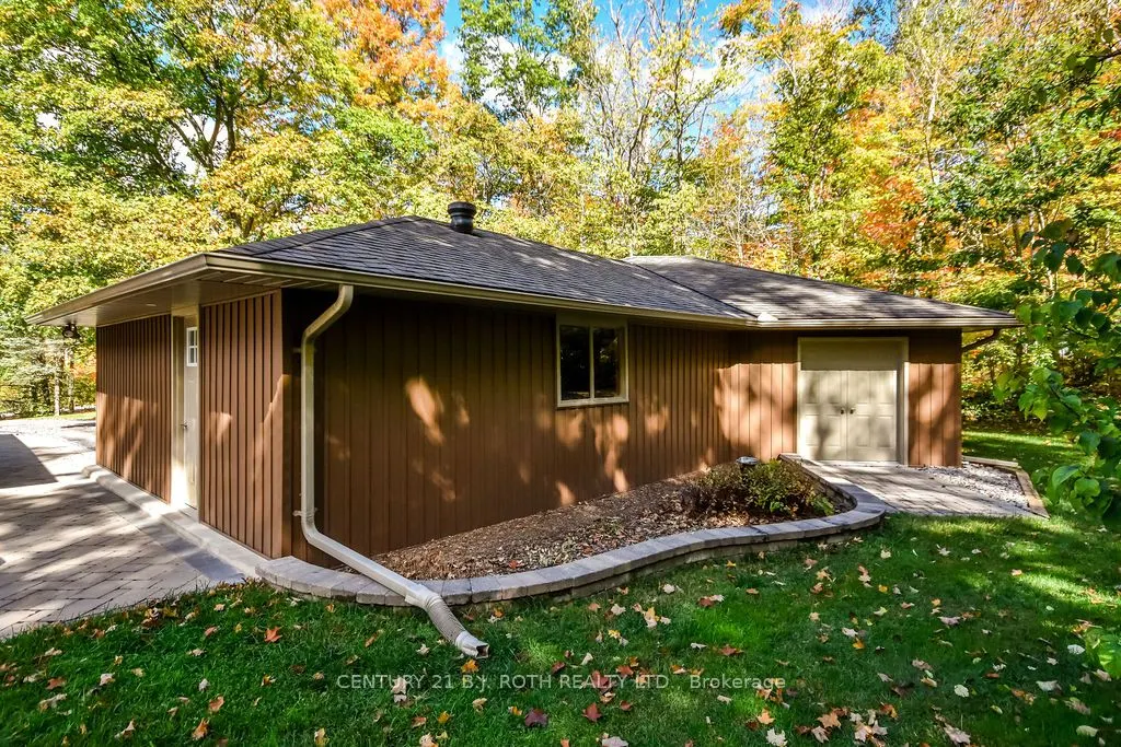 1059 Birchcliffe Crescent