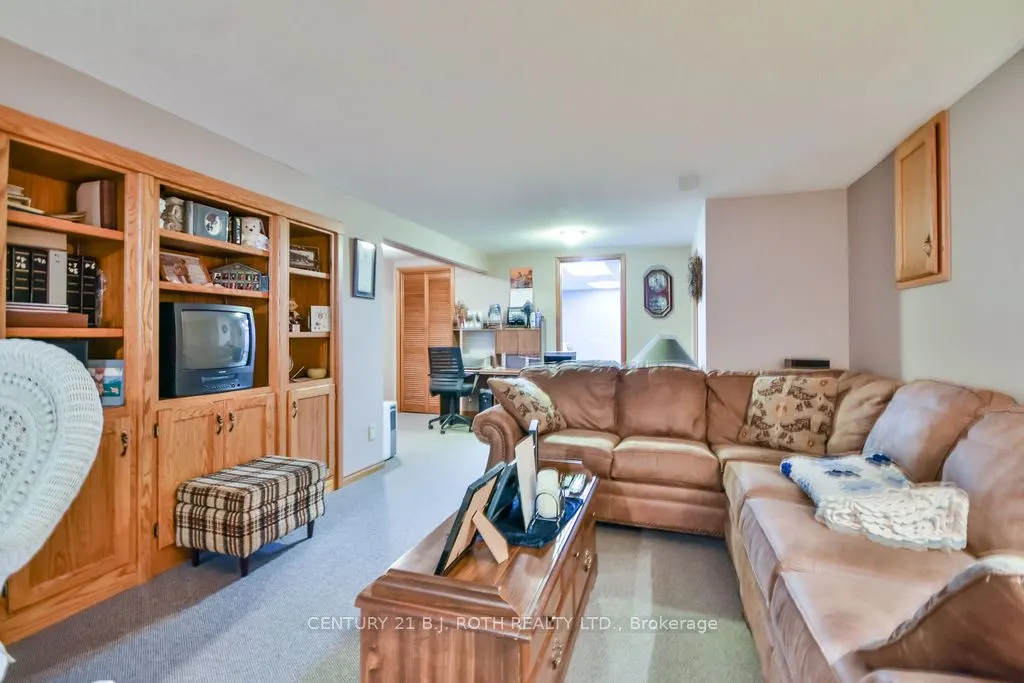 1059 Birchcliffe Crescent