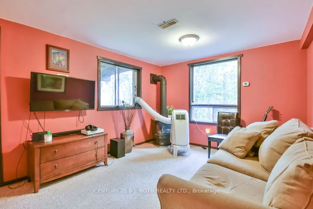 33 Iroquois Ridge