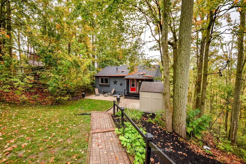 33 Iroquois Ridge