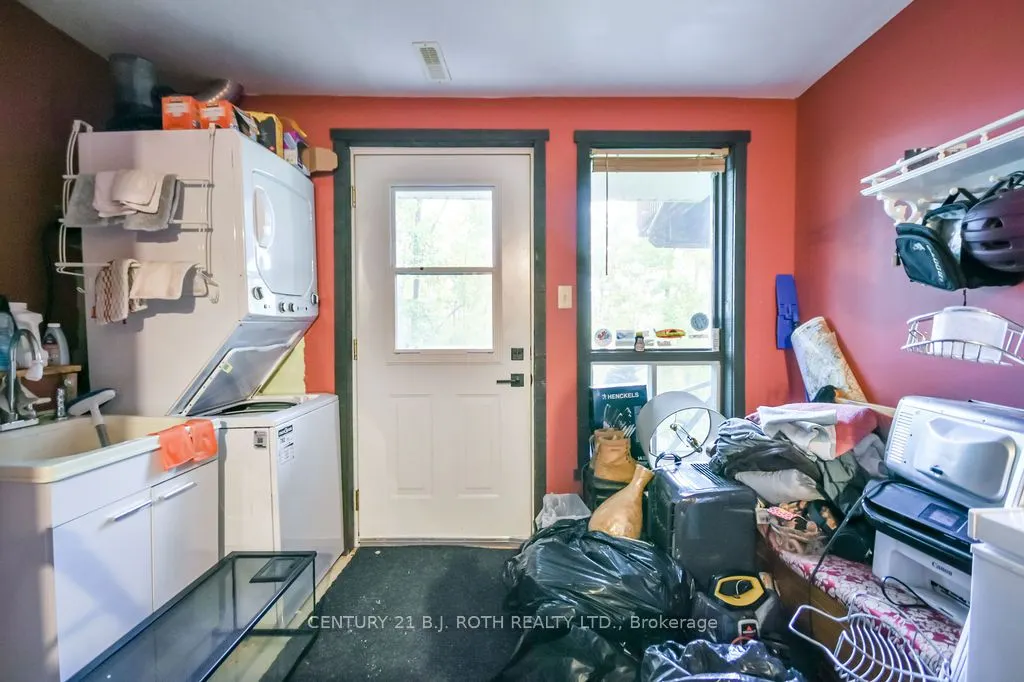 33 Iroquois Ridge