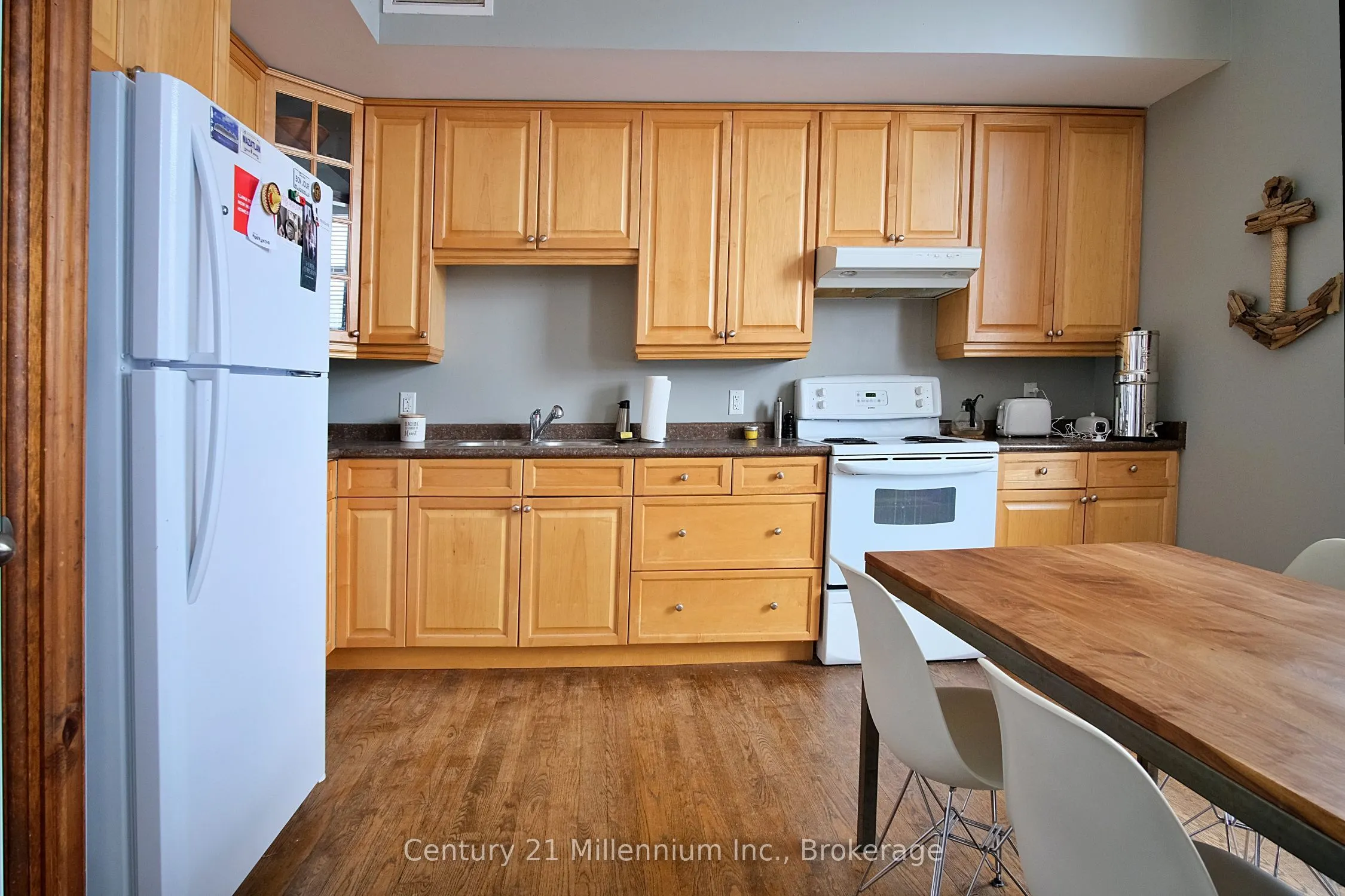68 Hurontario Street, #2