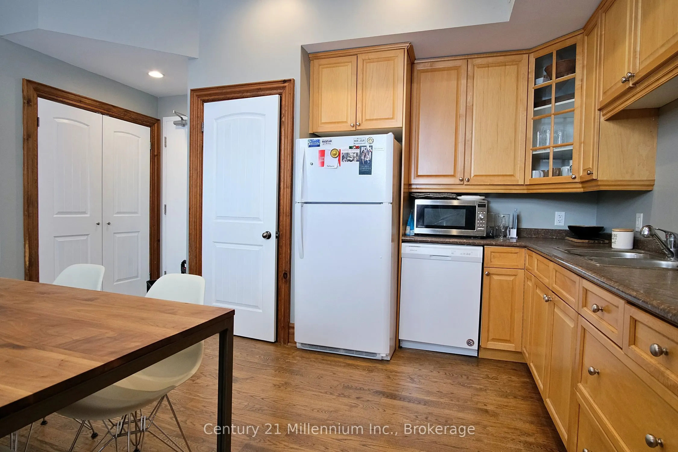 68 Hurontario Street, #2