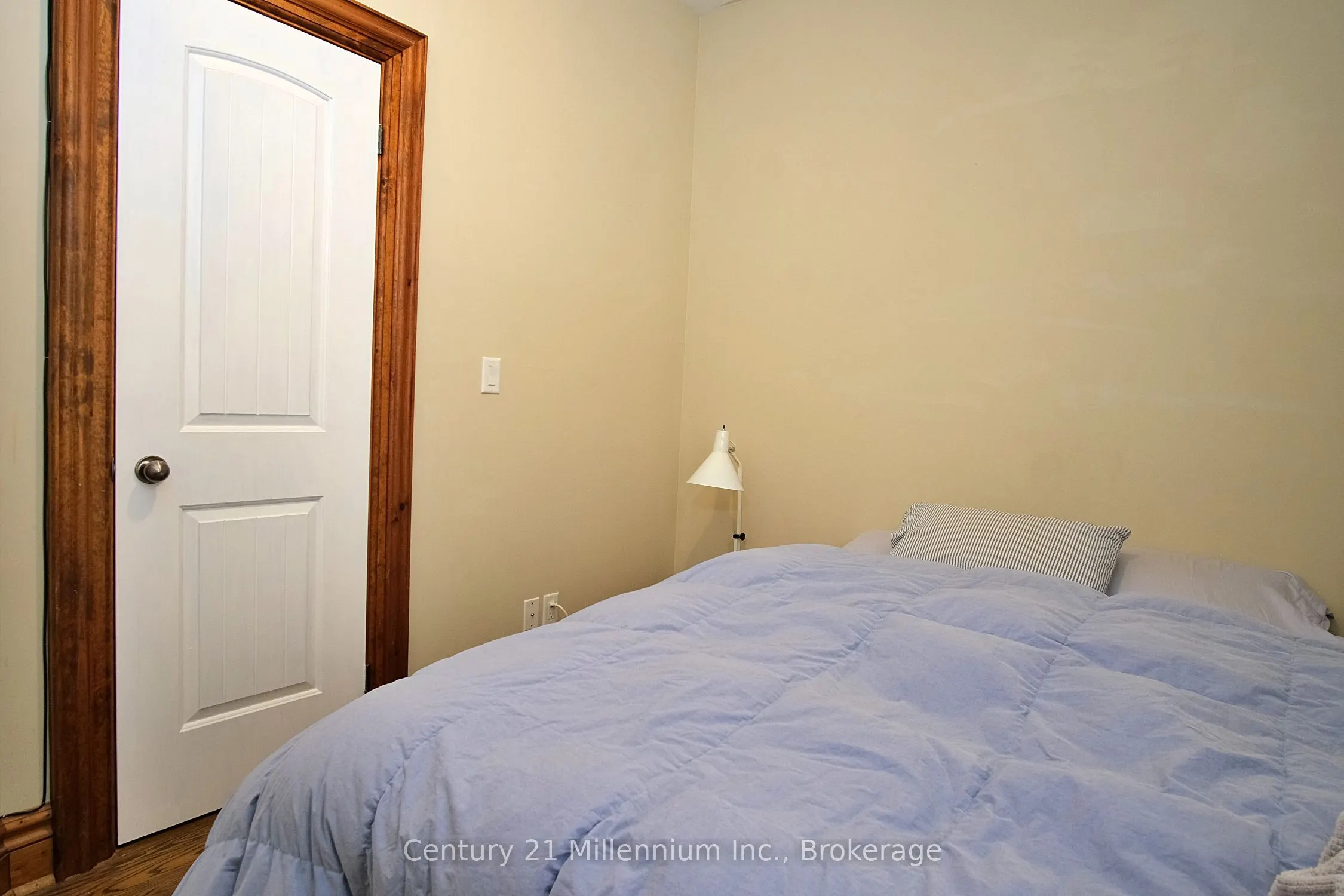 68 Hurontario Street, #2