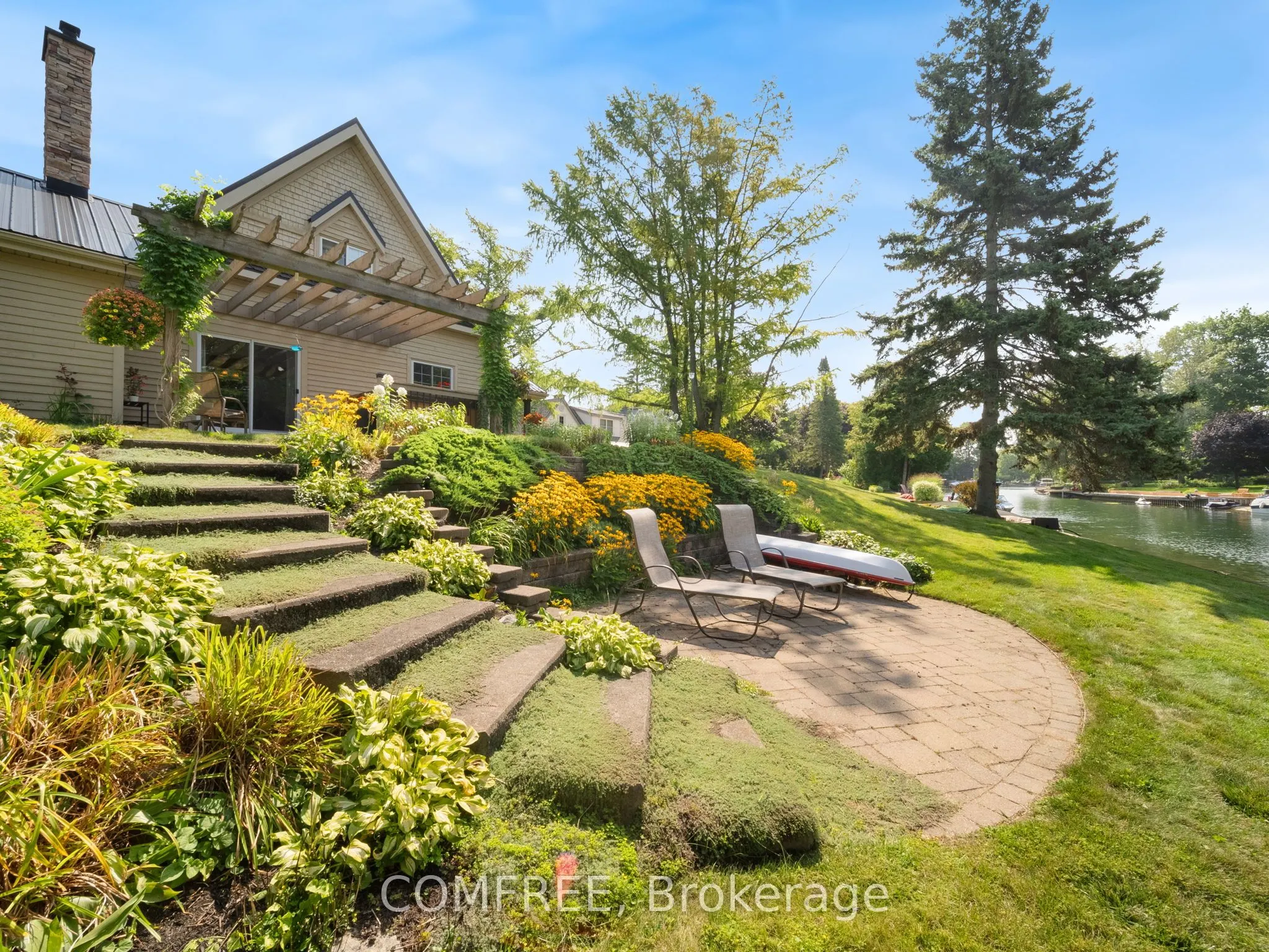 684 Glen Crescent