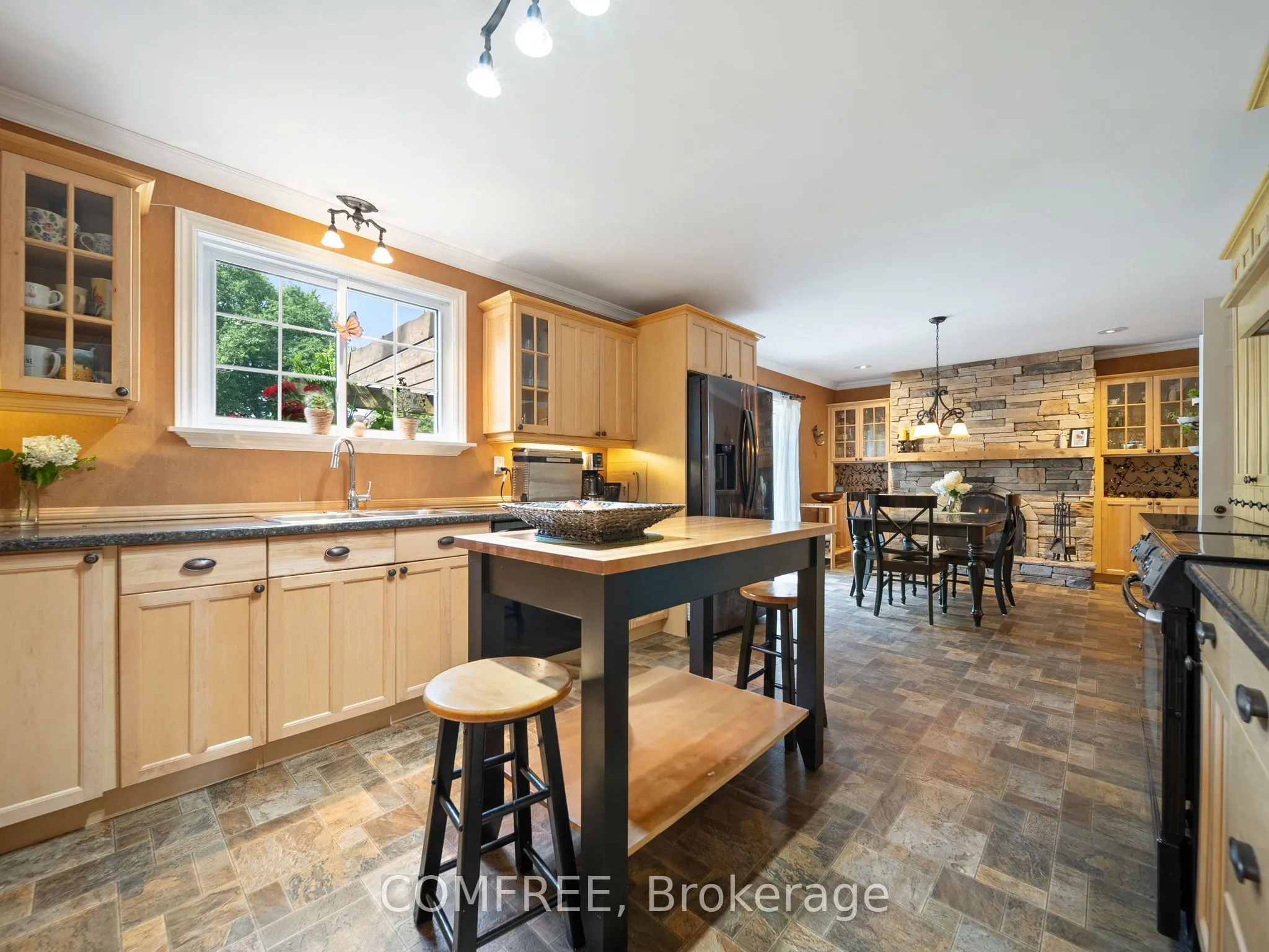 684 Glen Crescent