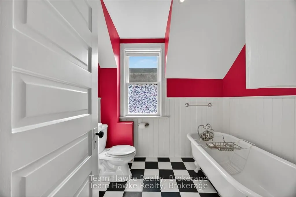 343 Fifth Street E